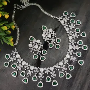 Rhodium Plated Cubic Zircon Antique Design Necklace Set