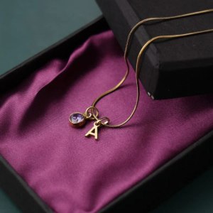 Personalized Birthstone Necklace – A Gift Close to Her Heart