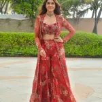 D 94 ✨ Elegant Red Floral Fusion Set ✨